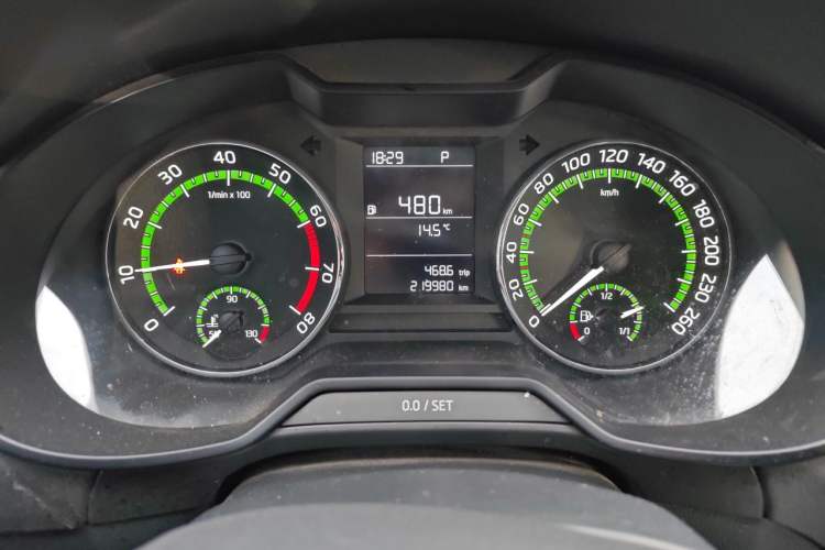 Used Skoda Octavia 2019 1.5L Automatic SmartDrive Comfort Edition China VI Standard Odometer Close Up