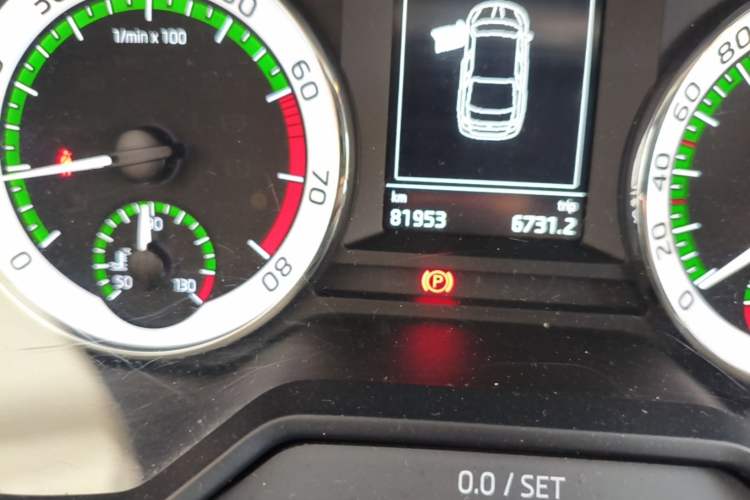 Used Skoda Octavia 2019 1.5L Automatic Smart Drive Luxury Edition China VI Standard Odometer Close Up