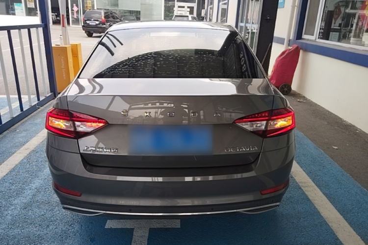 Used Skoda Octavia 2019 1.5L Automatic Smart Drive Luxury Edition China VI Standard Rear