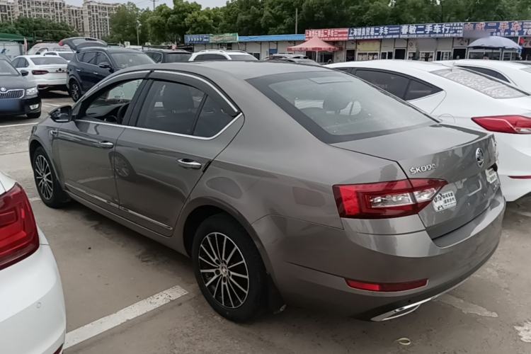 Used Skoda Octavia 2019 1.5L Automatic Luxury Edition Rear Left 45 Deg