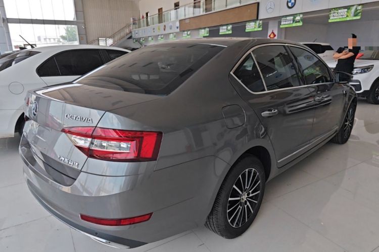Used Skoda Octavia 2019 TSI230 DSG Luxury Edition Rear Right 45 Deg