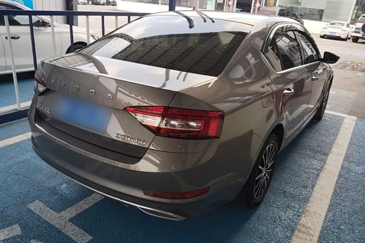 Used Skoda Octavia 2019 1.5L Automatic Smart Drive Luxury Edition China VI Standard Rear Right 45 Deg