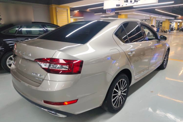 Used Skoda Octavia 2019 TSI230 DSG SmartDrive Luxury Edition China VI Rear Right 45 Deg