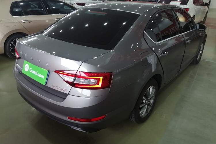 Used Skoda Octavia 2019 1.5L Automatic SmartDrive Comfort Edition China VI Standard Rear Right 45 Deg