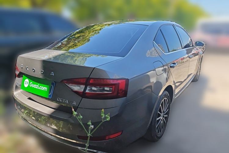 Used Skoda Octavia 2019 1.5L Automatic Smart Drive Luxury Edition China VI Standard Rear Right 45 Deg