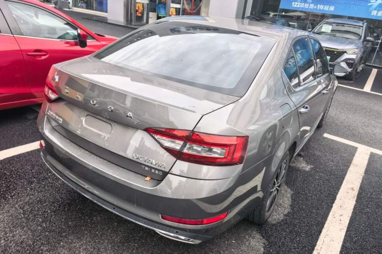 Used Skoda Octavia 2019 TSI230 DSG SmartDrive Luxury Edition China VI Rear Right 45 Deg