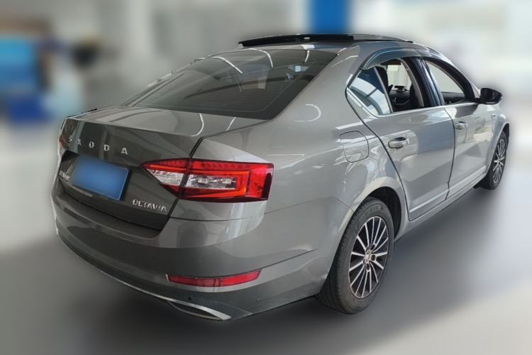 Used Skoda Octavia 2019 1.5L Automatic Smart Drive Luxury Edition China VI Standard Rear Right 45 Deg