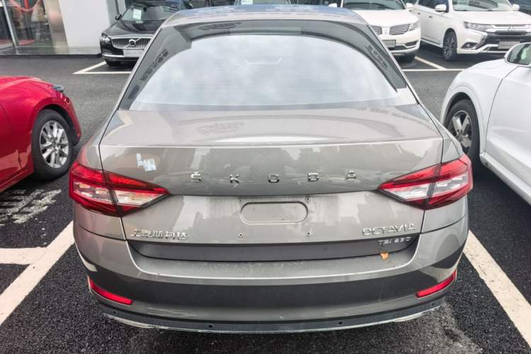 Used Skoda Octavia 2019 TSI230 DSG SmartDrive Luxury Edition China VI Rear