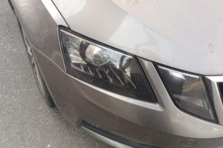 Used Skoda Octavia 2019 TSI230 DSG Comfort Edition Right Front Headlight