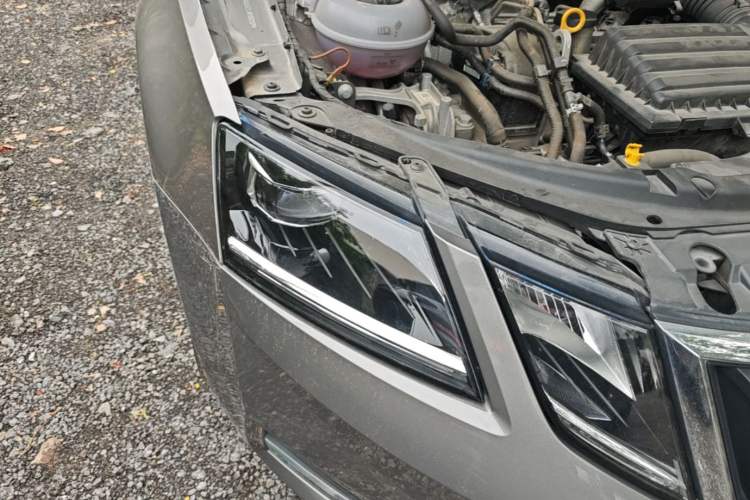 Used Skoda Octavia 2019 TSI280 DSG Luxury Edition Right Front Headlight