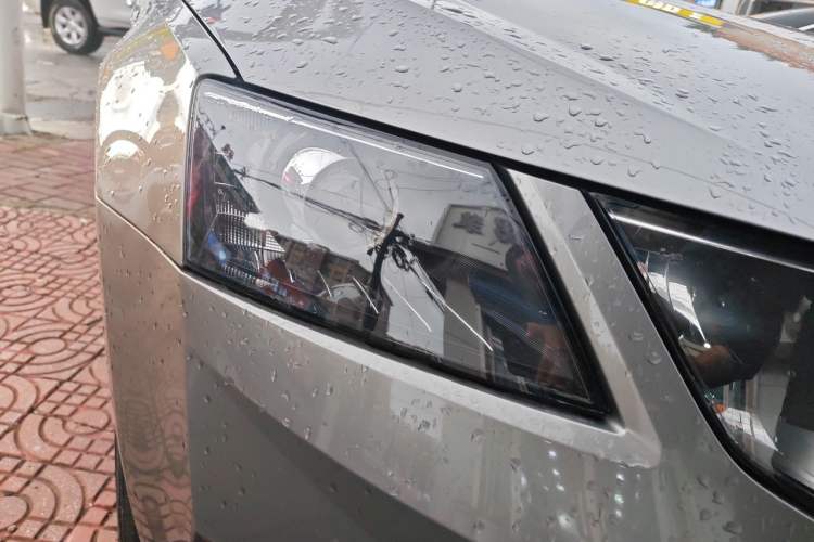 Used Skoda Octavia 2019 1.5L Automatic SmartDrive Comfort Edition China VI Standard Right Front Headlight