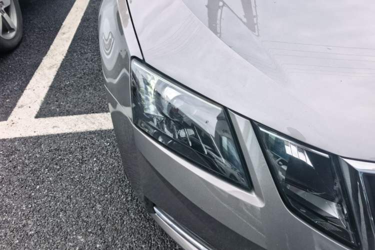 Used Skoda Octavia 2019 TSI230 DSG SmartDrive Luxury Edition China VI Right Front Headlight