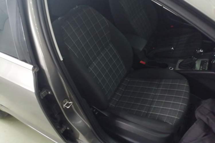 Used Skoda Octavia 2019 1.5L Automatic SmartDrive Comfort Edition China VI Standard Right Front Seat