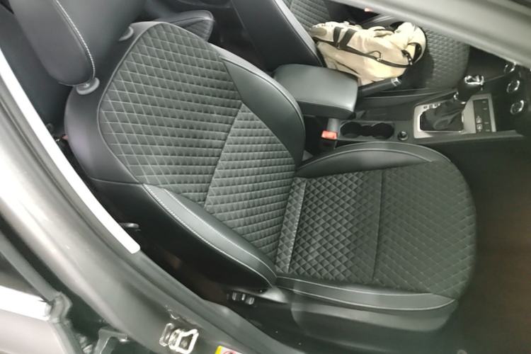 Used Skoda Octavia 2019 1.5L Automatic Smart Drive Luxury Edition China VI Standard Right Front Seat