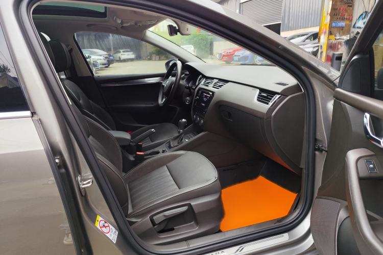 Used Skoda Octavia 2019 TSI280 DSG Flagship Wagon China VI Standard Right Front Seat