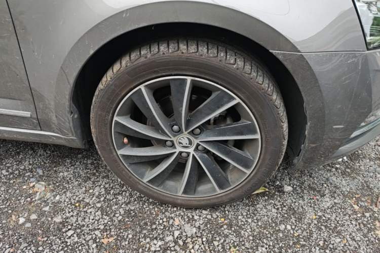 Used Skoda Octavia 2019 TSI280 DSG Luxury Edition Right Front Wheel Hub