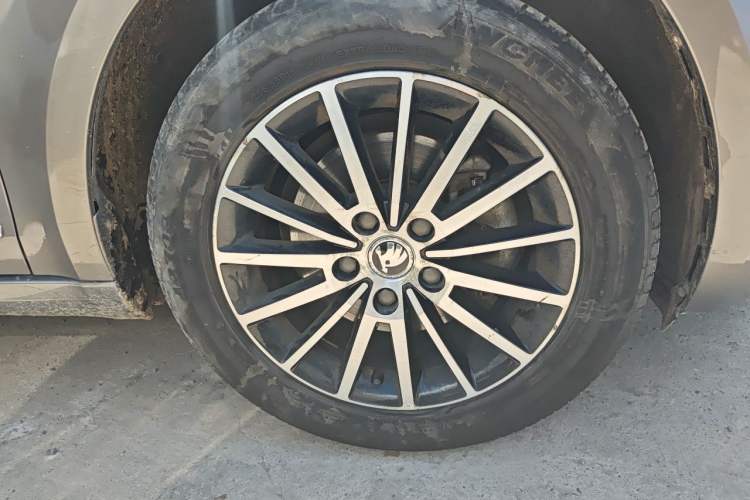 Used Skoda Octavia 2019 1.5L Automatic Smart Drive Luxury Edition China VI Standard Right Front Wheel Hub