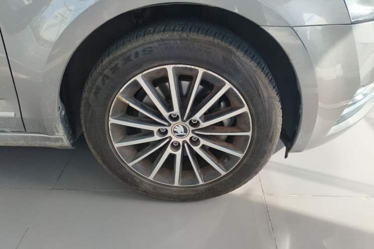 Used Skoda Octavia 2019 1.5L Automatic Smart Drive Luxury Edition China VI Standard Right Front Wheel Hub