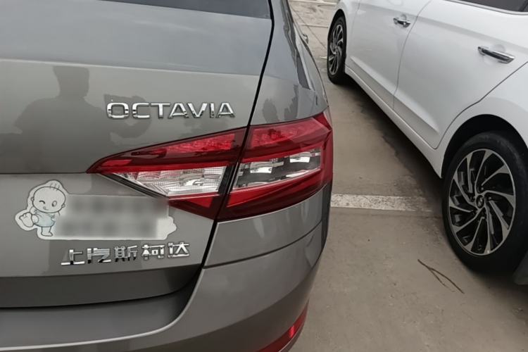 Used Skoda Octavia 2019 1.5L Automatic Luxury Edition Right Rear Taillight