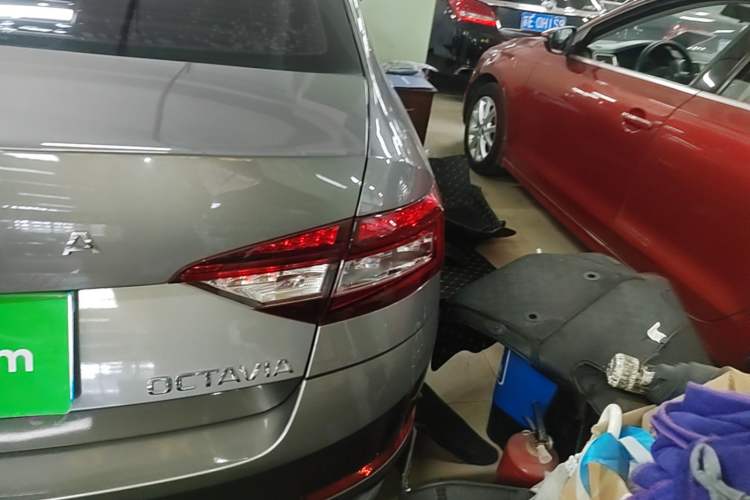 Used Skoda Octavia 2019 1.5L Automatic Smart Drive Luxury Edition China VI Standard Right Rear Taillight