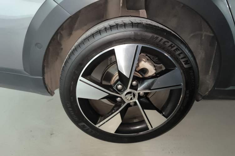 Used Skoda Octavia 2019 TSI280 DSG Flagship Wagon China VI Standard Right Rear Wheel Hub
