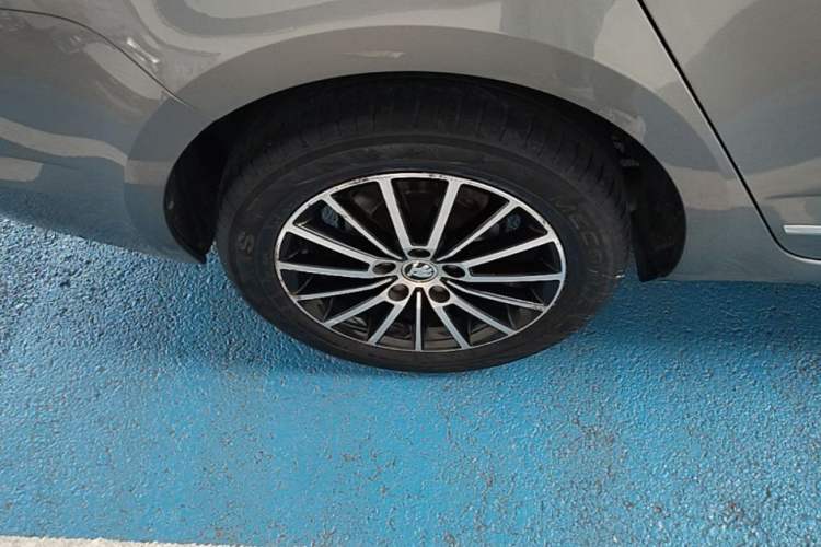 Used Skoda Octavia 2019 1.5L Automatic Smart Drive Luxury Edition China VI Standard Right Rear Wheel Hub