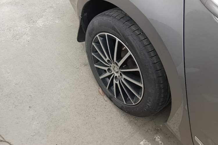 Used Skoda Octavia 2019 1.5L Automatic Luxury Edition Right Rear Wheel Hub