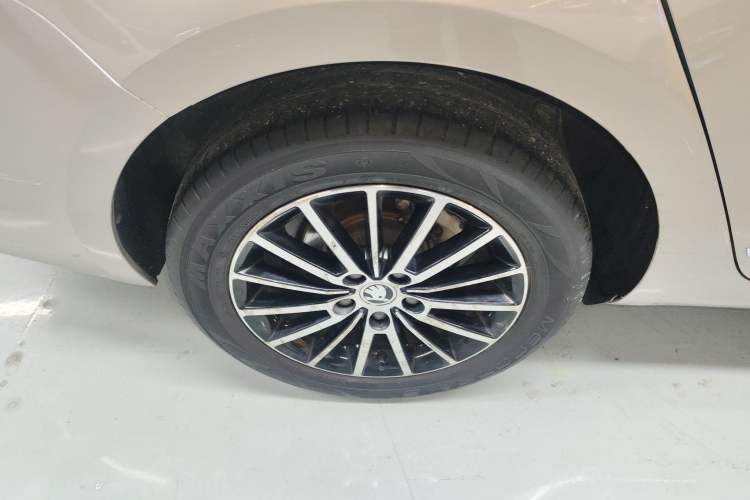 Used Skoda Octavia 2019 TSI230 DSG SmartDrive Luxury Edition China VI Right Rear Wheel Hub