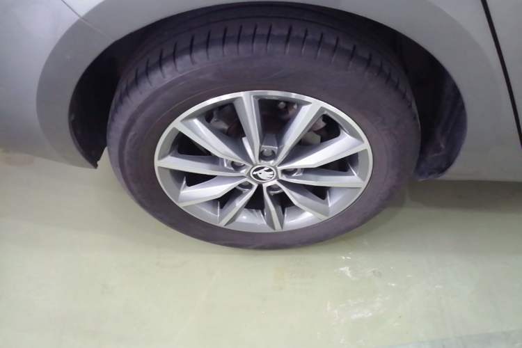 Used Skoda Octavia 2019 1.5L Automatic SmartDrive Comfort Edition China VI Standard Right Rear Wheel Hub