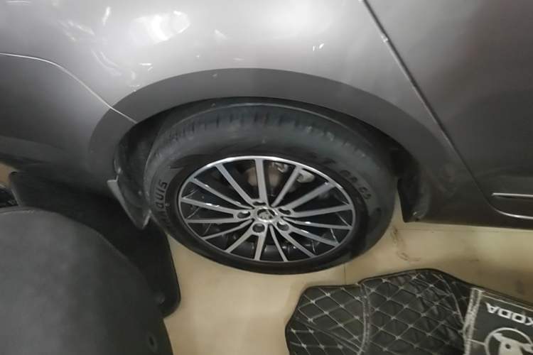 Used Skoda Octavia 2019 1.5L Automatic Smart Drive Luxury Edition China VI Standard Right Rear Wheel Hub