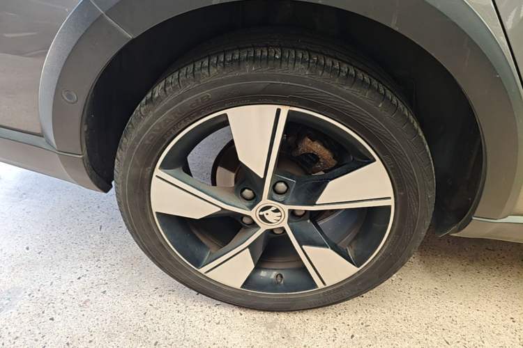 Used Skoda Octavia 2019 TSI280 DSG Flagship Wagon China VI Standard Right Rear Wheel Hub