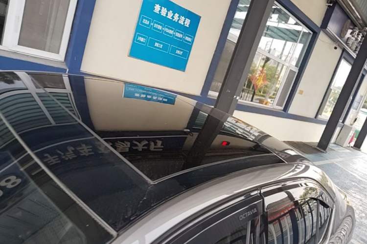 Used Skoda Octavia 2019 1.5L Automatic Smart Drive Luxury Edition China VI Standard Roof