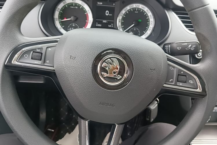 Used Skoda Octavia 2019 1.5L Automatic Luxury Edition Steering Wheel