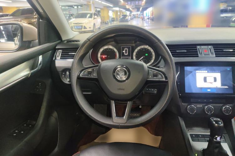 Used Skoda Octavia 2019 TSI230 DSG SmartDrive Luxury Edition China VI Steering Wheel