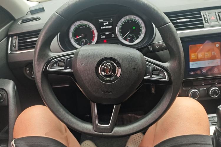Used Skoda Octavia 2019 1.5L Automatic Smart Drive Luxury Edition China V Standard Steering Wheel