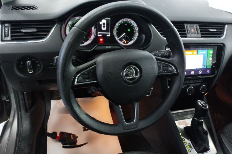 Used Skoda Octavia 2019 TSI230 DSG SmartDrive Luxury Edition China VI Steering Wheel