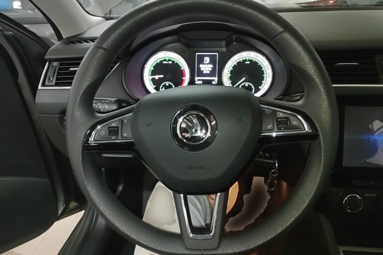 Used Skoda Octavia 2019 1.5L Automatic Smart Drive Luxury Edition China VI Standard Steering Wheel