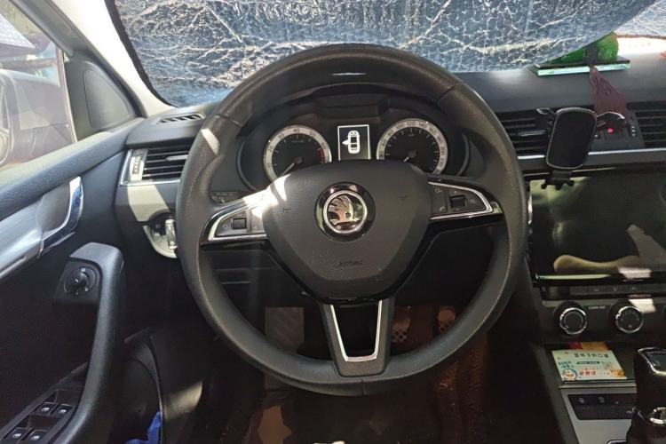 Used Skoda Octavia 2019 1.5L Automatic Smart Drive Luxury Edition China VI Standard Steering Wheel