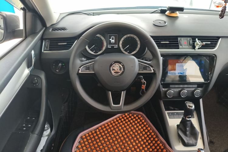 Used Skoda Octavia 2019 1.5L Automatic Smart Drive Luxury Edition China VI Standard Steering Wheel
