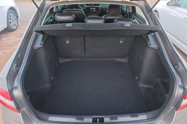 Used Skoda Octavia 2019 1.5L Automatic SmartDrive Comfort Edition China VI Standard Trunk