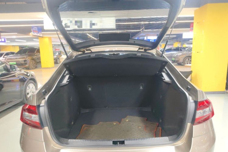 Used Skoda Octavia 2019 TSI230 DSG SmartDrive Luxury Edition China VI Trunk