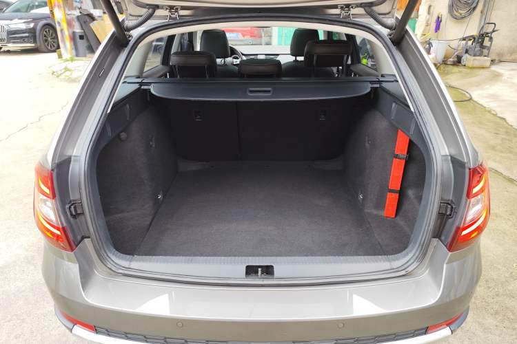 Used Skoda Octavia 2019 TSI280 DSG Flagship Wagon China VI Standard Trunk