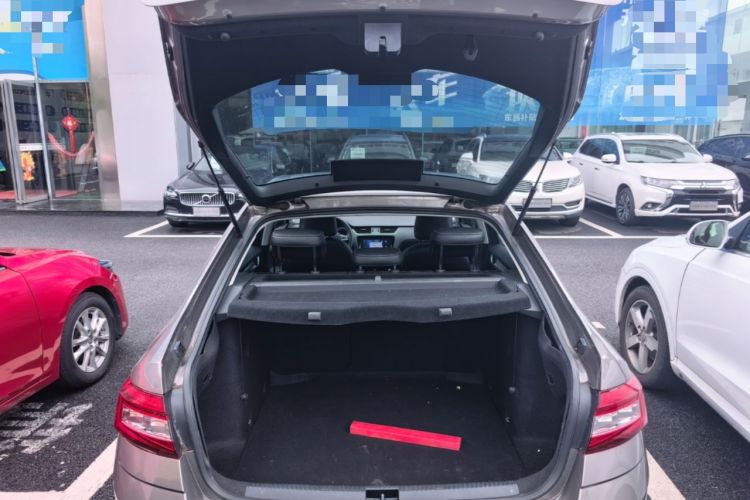 Used Skoda Octavia 2019 TSI230 DSG SmartDrive Luxury Edition China VI Trunk