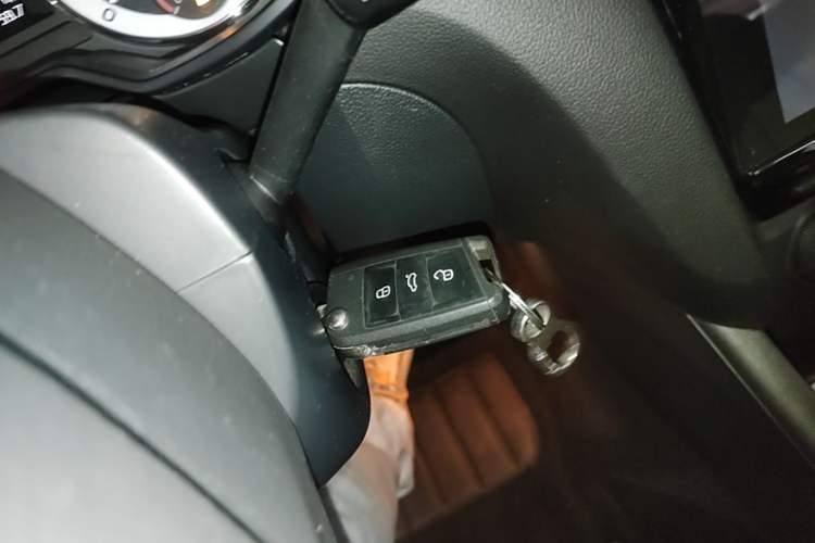 Used Skoda Octavia 2019 1.5L Automatic Smart Drive Luxury Edition China VI Standard Vehicle Key