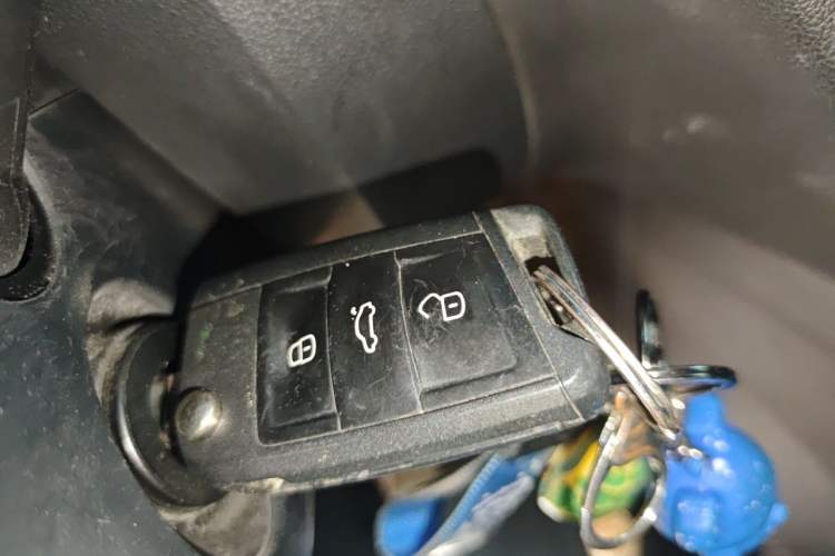 Used Skoda Octavia 2019 1.5L Automatic Smart Drive Luxury Edition China VI Standard Vehicle Key