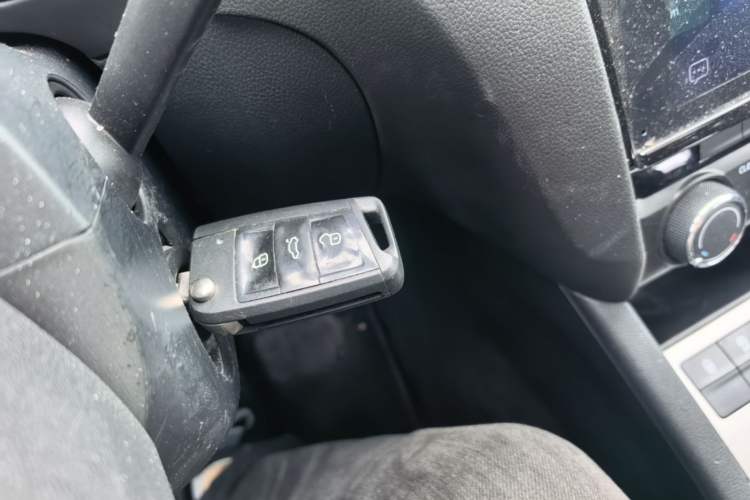 Used Skoda Octavia 2019 TSI230 DSG SmartDrive Luxury Edition China VI Vehicle Key