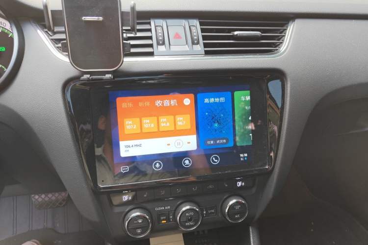 Used Skoda Octavia 2019 TSI280 DSG Smart Drive Flagship Edition China VI Audio And AC Panel