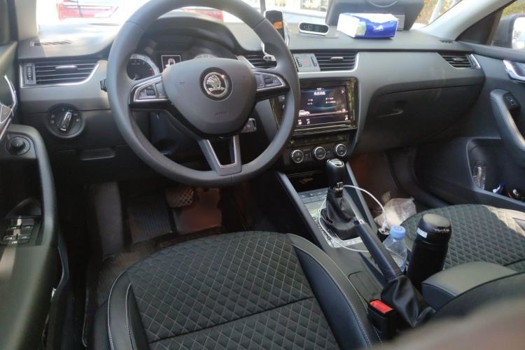 Used Skoda Octavia 2019 TSI280 DSG Luxury Edition Station Wagon China V Standard Center Console