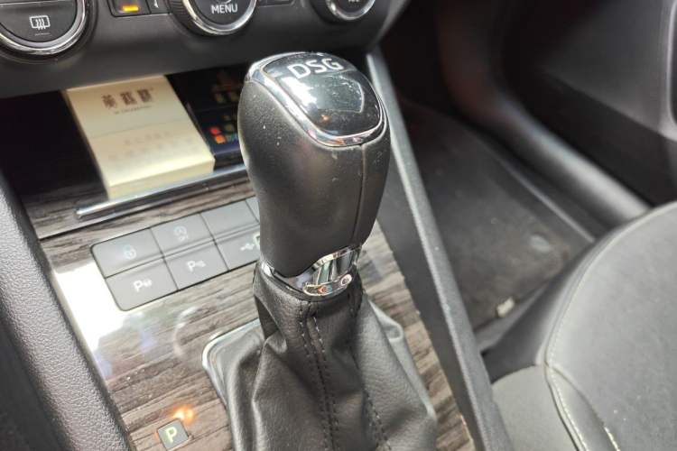 Used Skoda Octavia 2019 TSI280 DSG Smart Drive Flagship Edition China VI Gear Lever