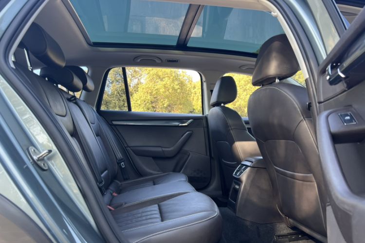 Used Skoda Octavia 2019 TSI280 DSG Flagship Wagon China VI Standard Interior 3
